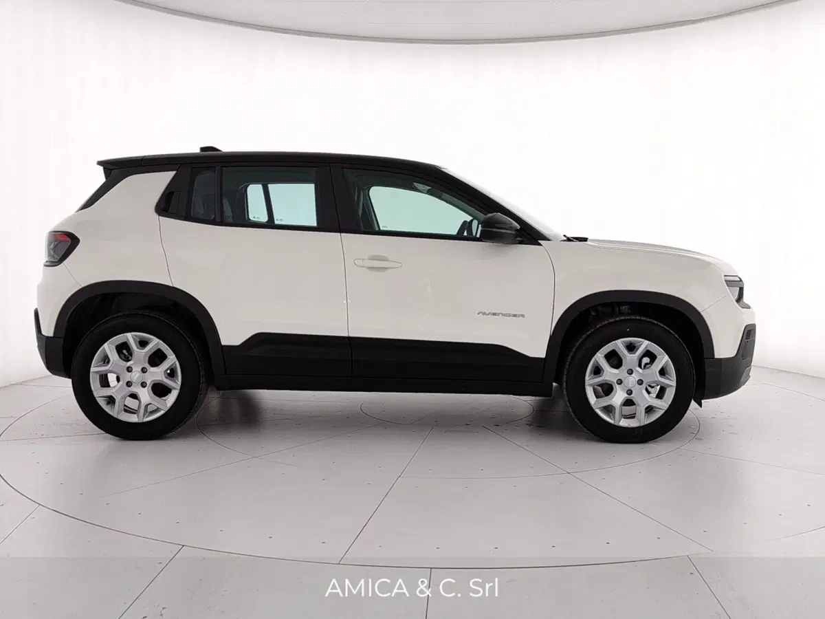 Jeep Avenger nuova a Caserta (8)