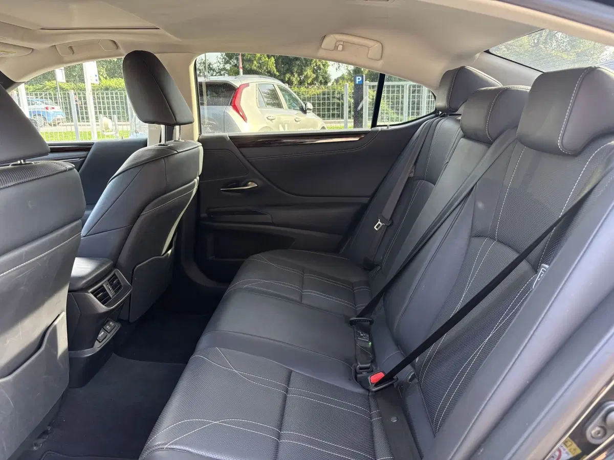 Lexus ES usata a Venezia (10)