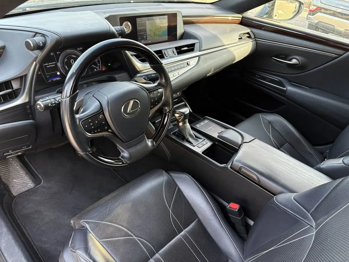 Lexus ES usata a Venezia (8)
