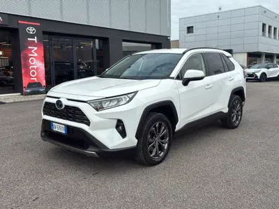 Toyota Rav4 HV (218CV) E-CVT 2WD Active del 2023 usata a San Giorgio e Bigarello
