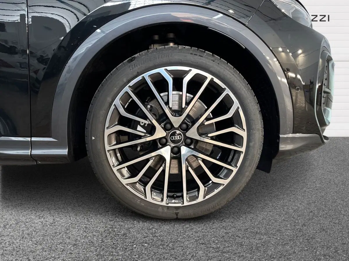 Audi Q5 Sportback nuova a Bari (6)