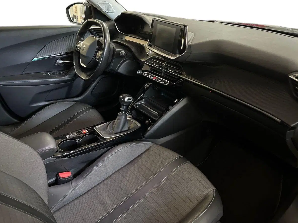 Peugeot 2008 usata a Bari (9)