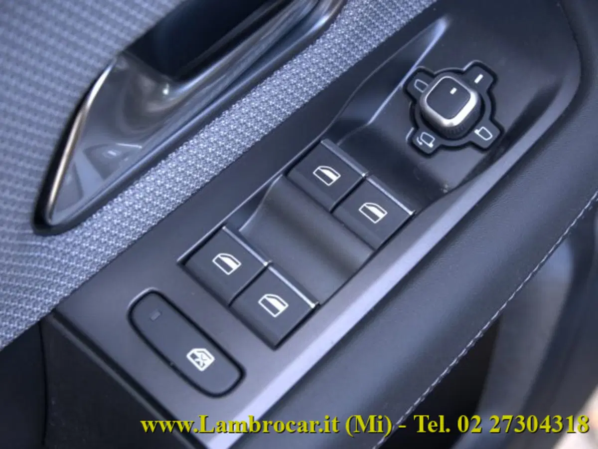 Opel Grandland usata a Milano (17)