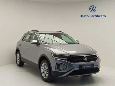 Volkswagen T-Roc 2.0 tdi Life 150cv dsg del 2023 usata a Pratola Serra