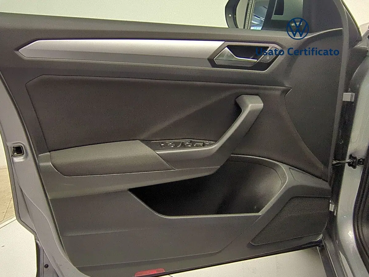 Volkswagen T-Roc usata a Avellino (13)