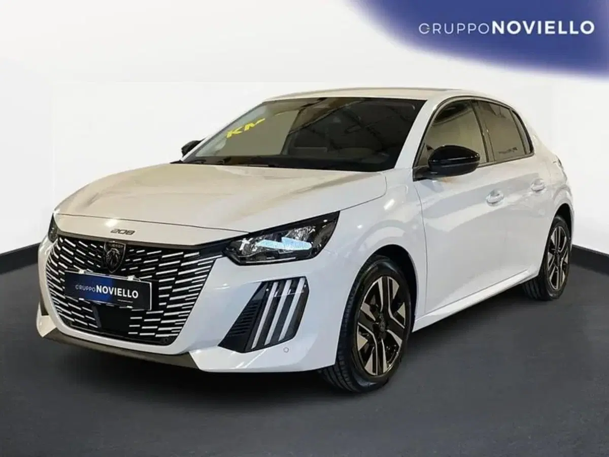 Peugeot 208 nuova a Salerno
