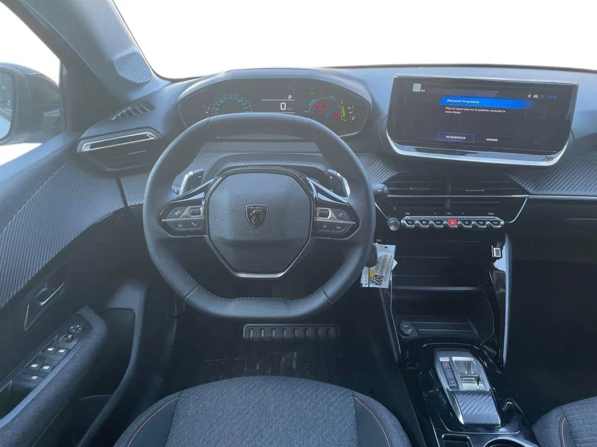 Peugeot 208 nuova a Salerno (10)
