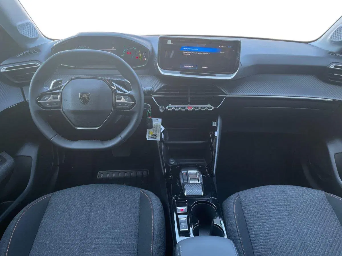 Peugeot 208 nuova a Salerno (11)