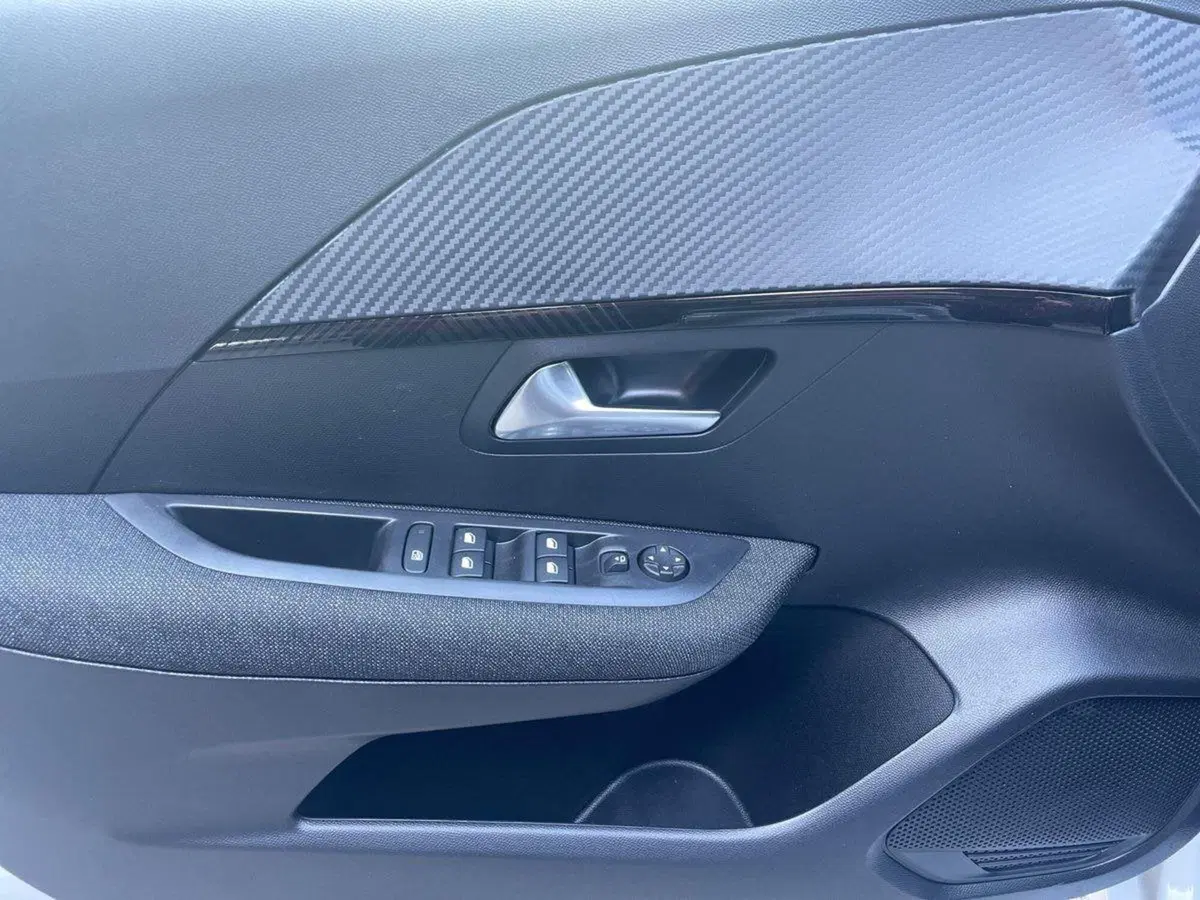 Peugeot 208 nuova a Salerno (13)