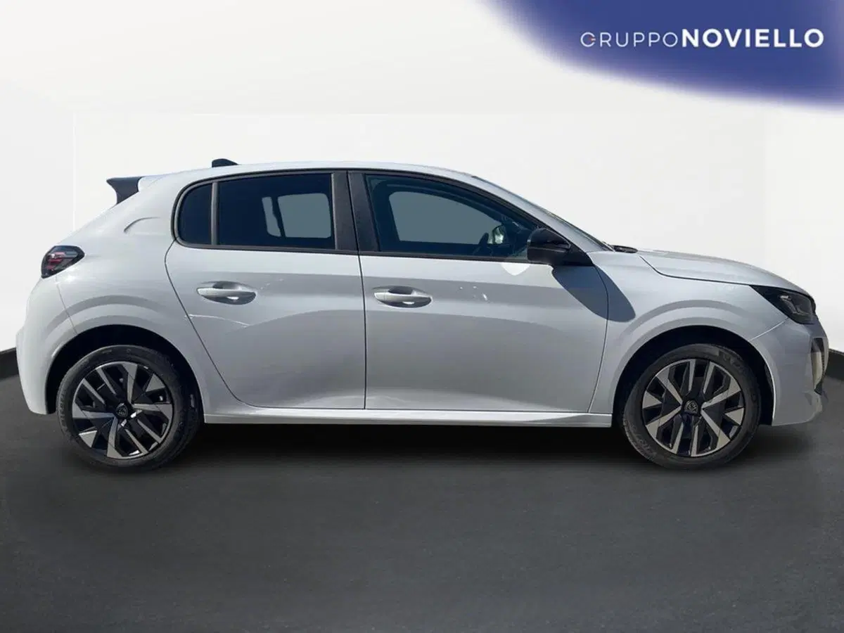 Peugeot 208 nuova a Salerno (3)