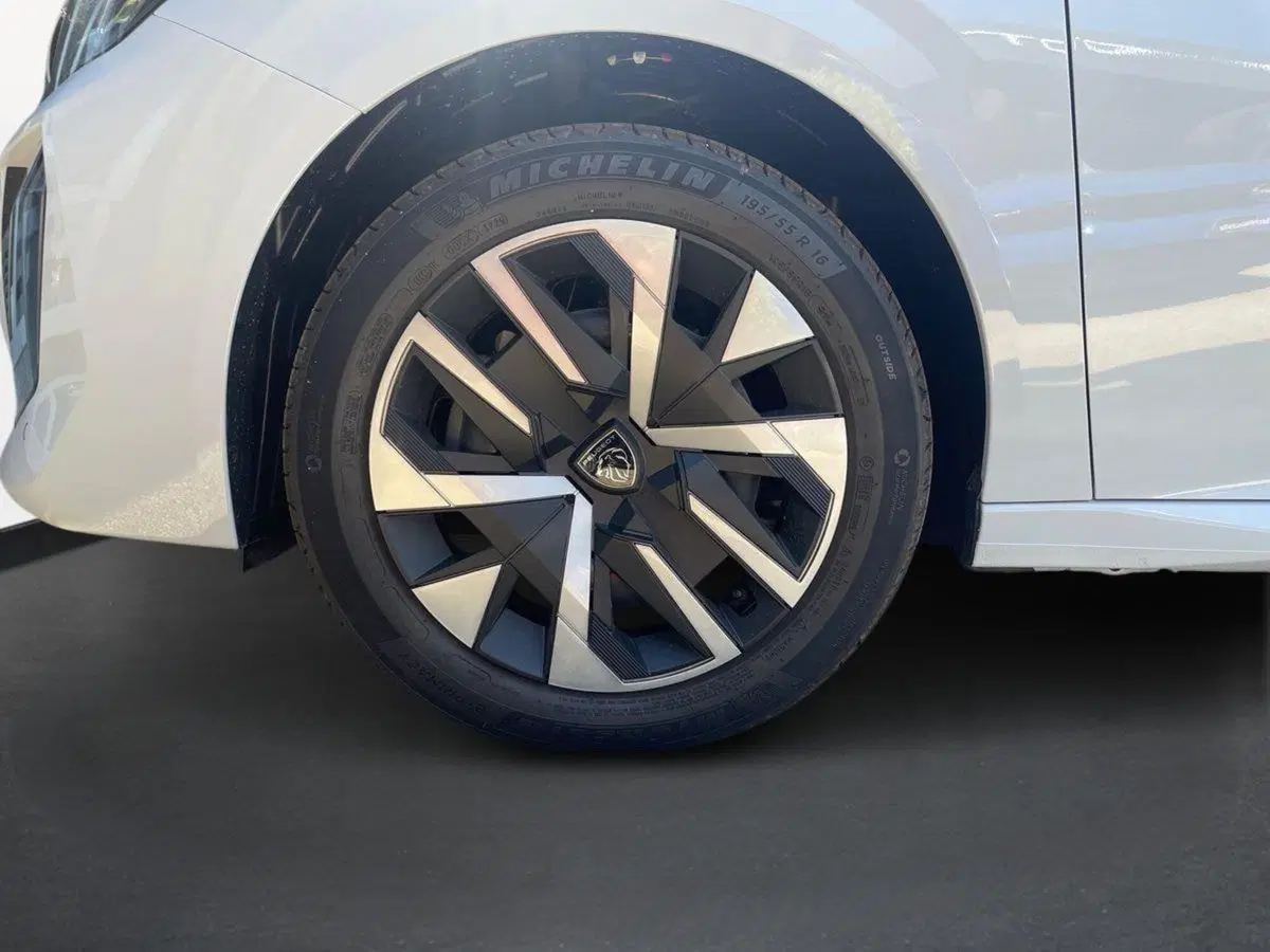 Peugeot 208 nuova a Salerno (8)
