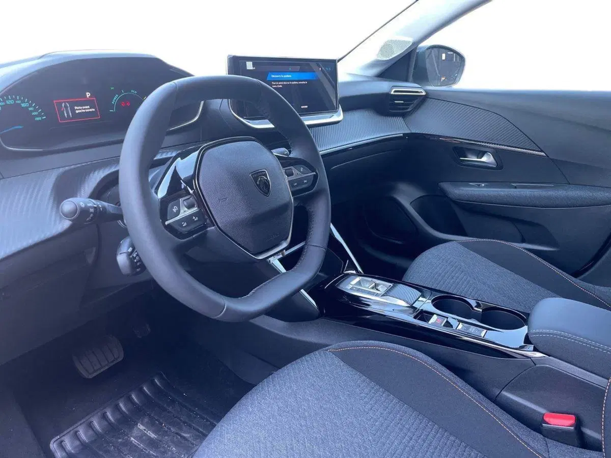 Peugeot 208 nuova a Salerno (9)