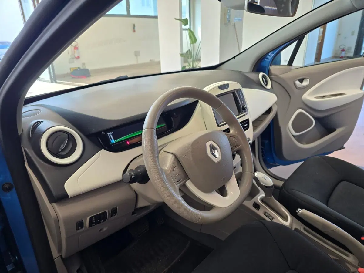 Renault Zoe usata a Rimini (8)