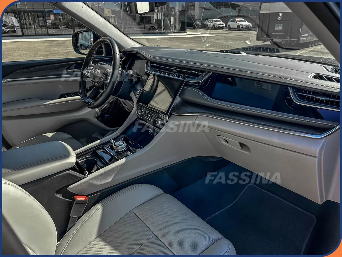 Jeep Grand Cherokee usata a Milano (13)