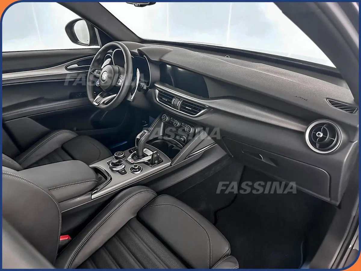 Alfa Romeo Stelvio usata a Milano (11)