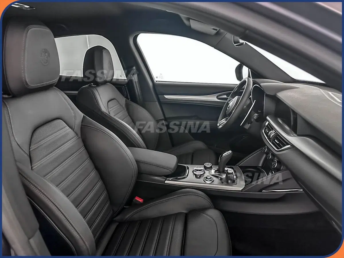 Alfa Romeo Stelvio usata a Milano (12)