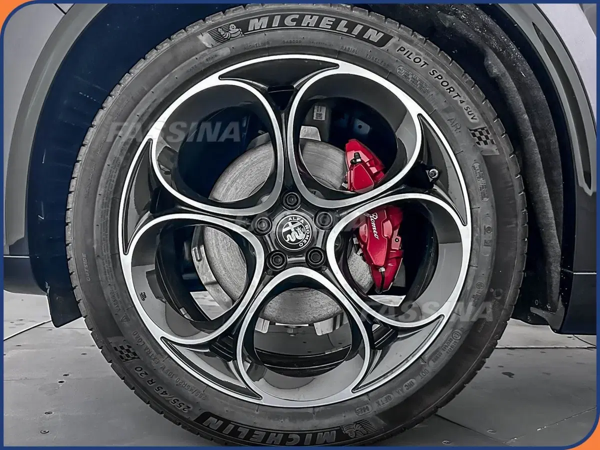 Alfa Romeo Stelvio usata a Milano (7)