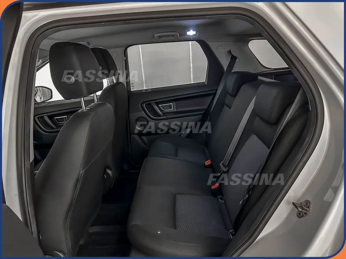 Land Rover Discovery Sport usata a Milano (10)