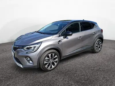 Renault Captur Plug-in Hybrid E-Tech 160 CV Techno del 2023 usata a Latina
