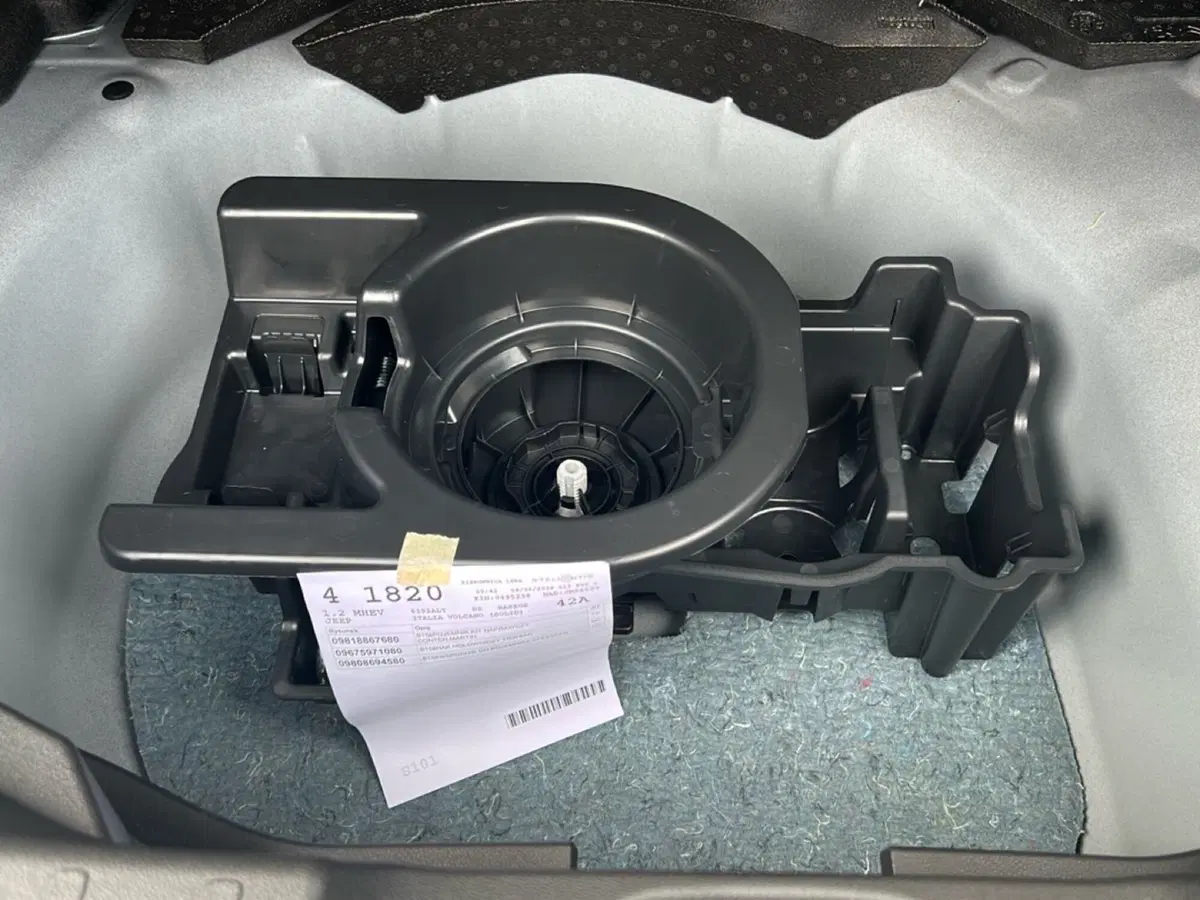 Jeep Avenger nuova a Roma (11)