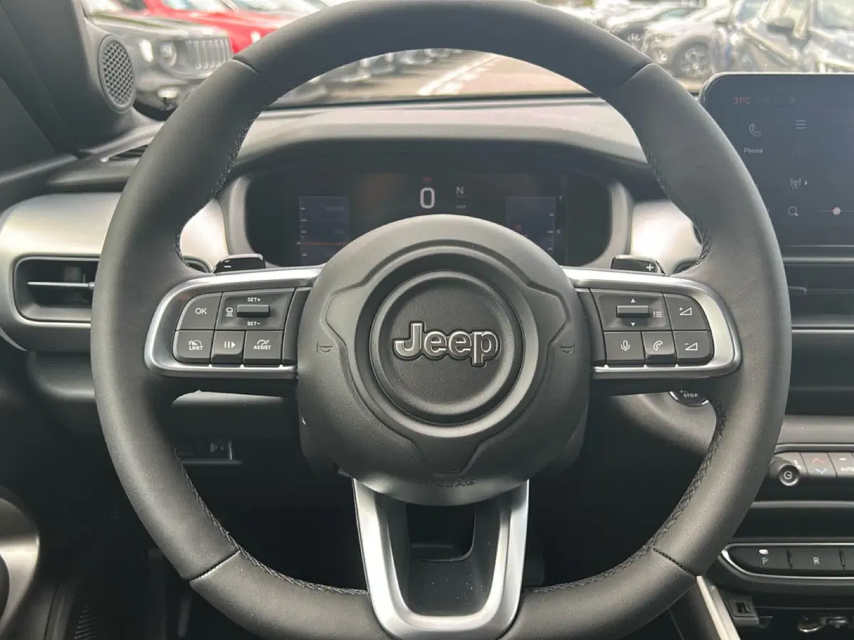Jeep Avenger nuova a Roma (17)