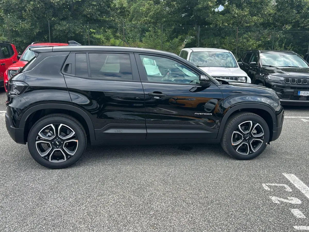 Jeep Avenger nuova a Roma (7)