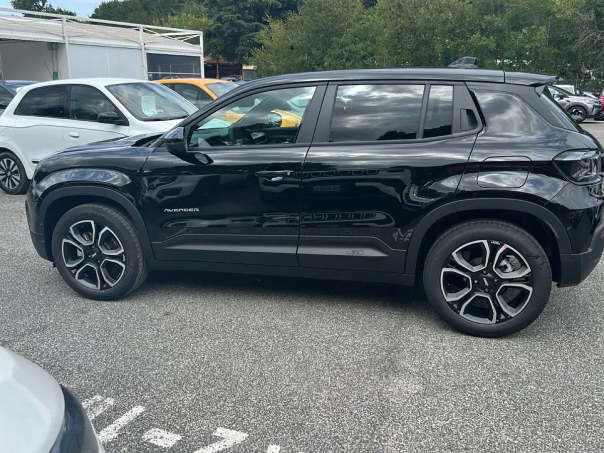 Jeep Avenger nuova a Roma (8)