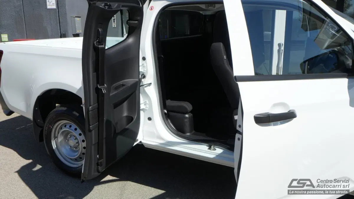 Isuzu D-Max Pick-up nuova a Bologna (13)