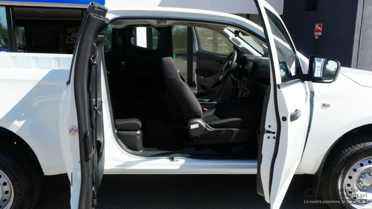 Isuzu D-Max Pick-up nuova a Bologna (2)