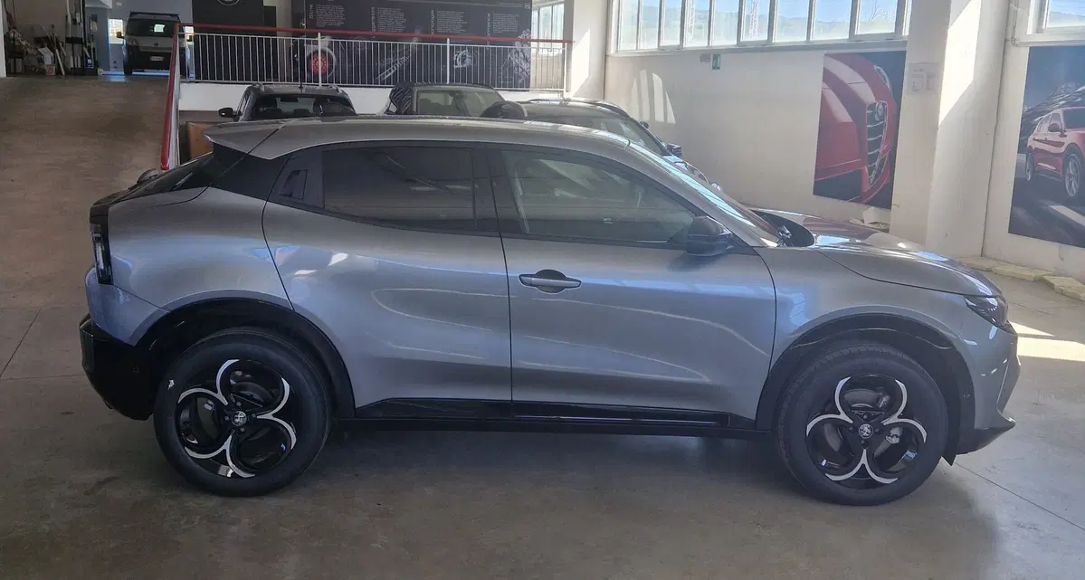 Alfa Romeo Junior nuova a Terni (6)