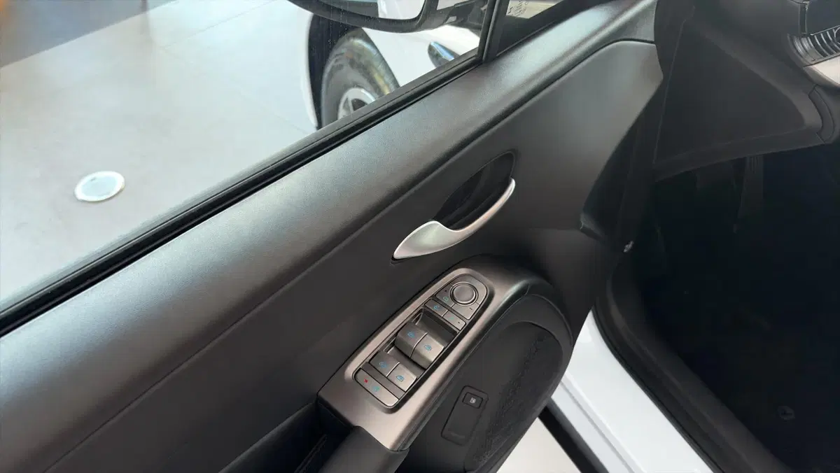 Byd Dolphin G DM-i nuova a Bologna (13)