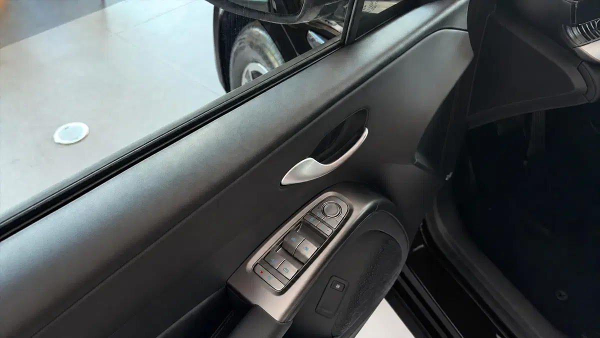 Byd Dolphin G DM-i nuova a Bologna (8)