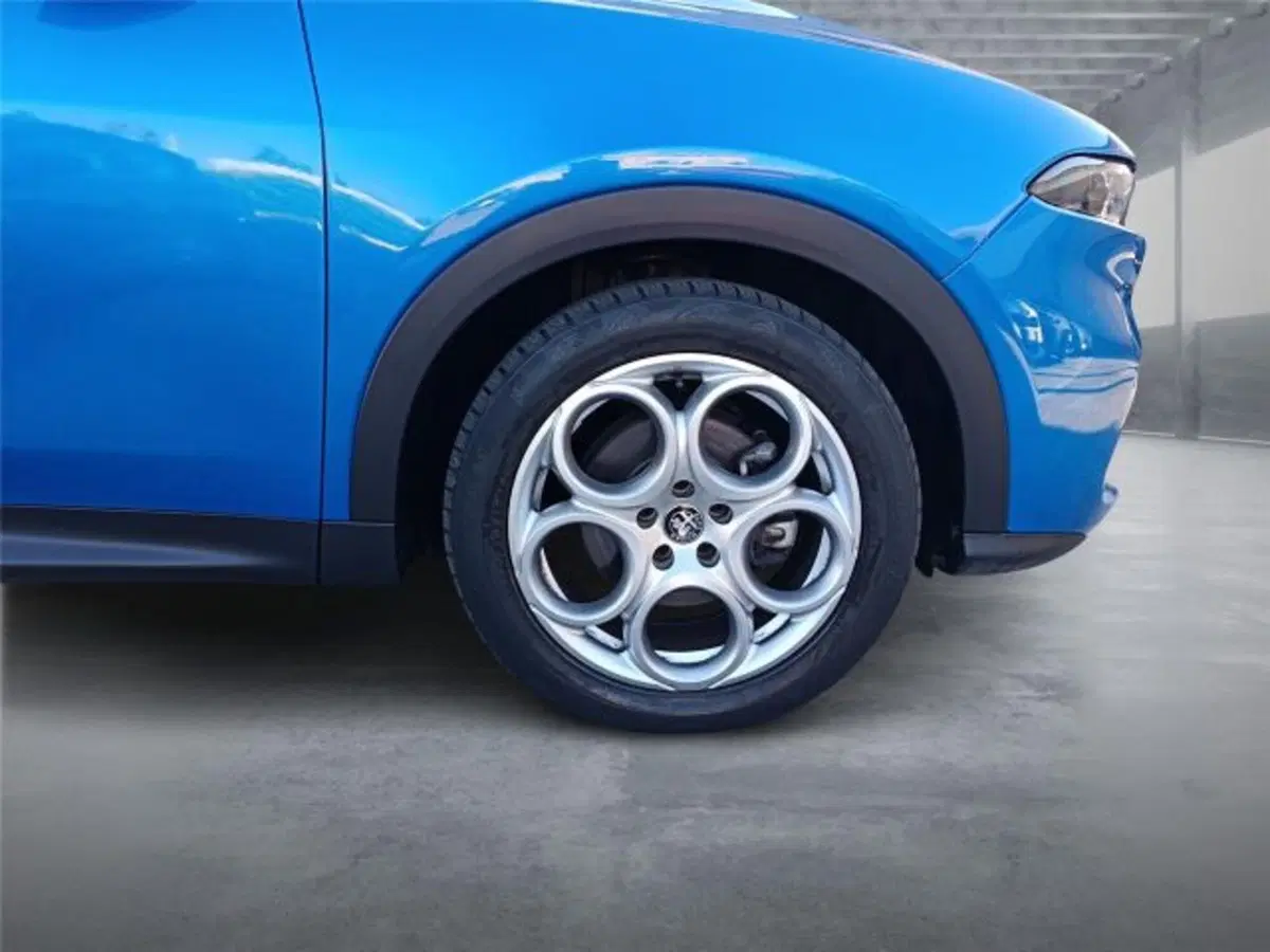 Alfa Romeo Tonale usata a Bari (8)