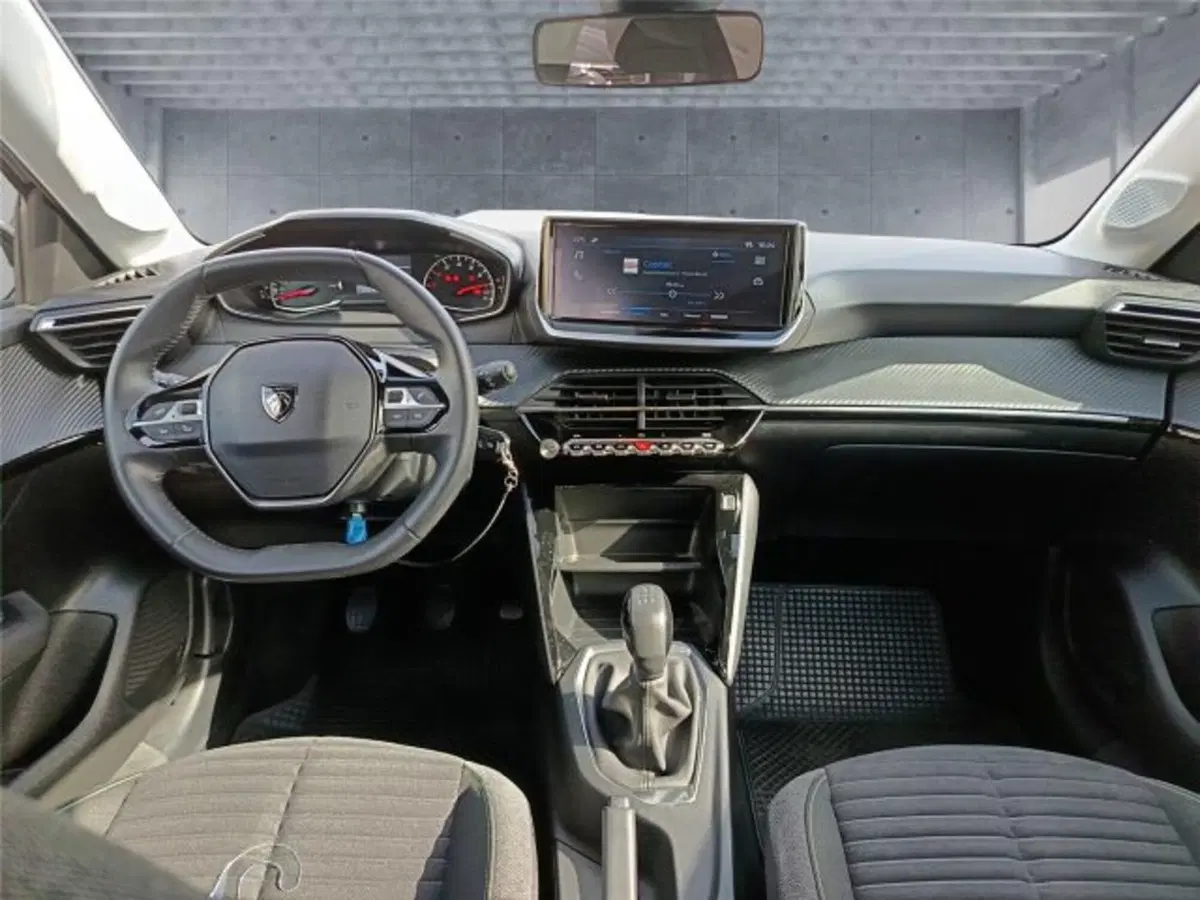 Peugeot 208 usata a Bari (13)