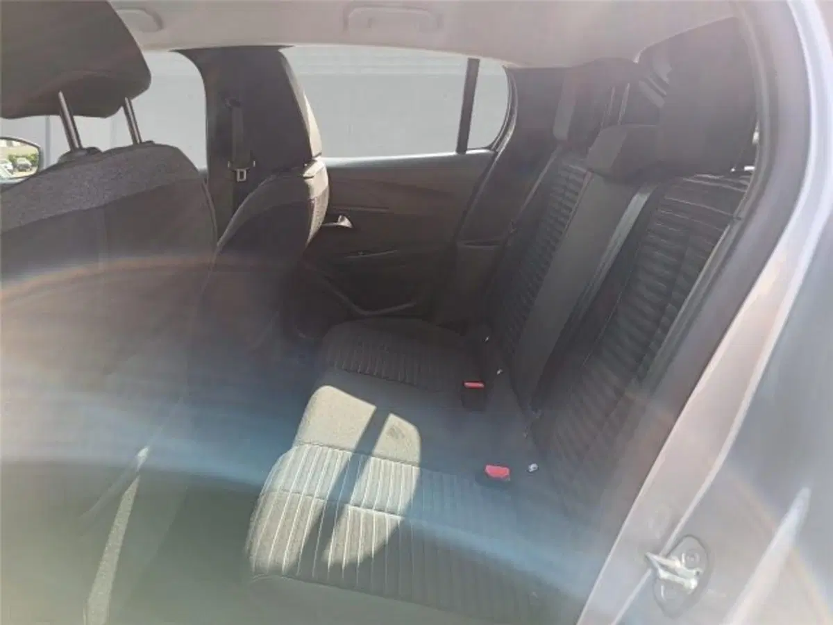 Peugeot 208 usata a Bari (18)