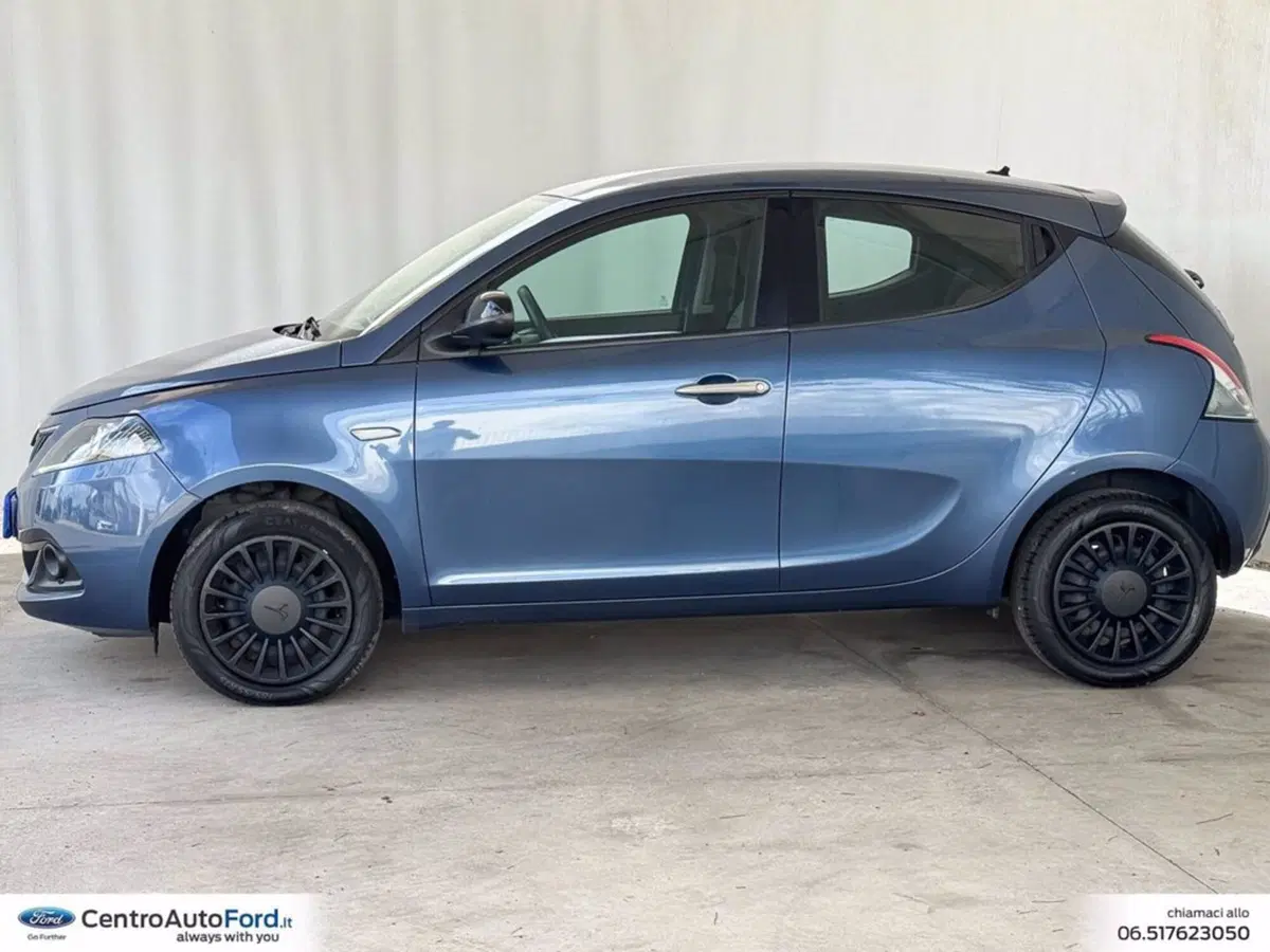 Lancia Ypsilon usata a Roma (3)