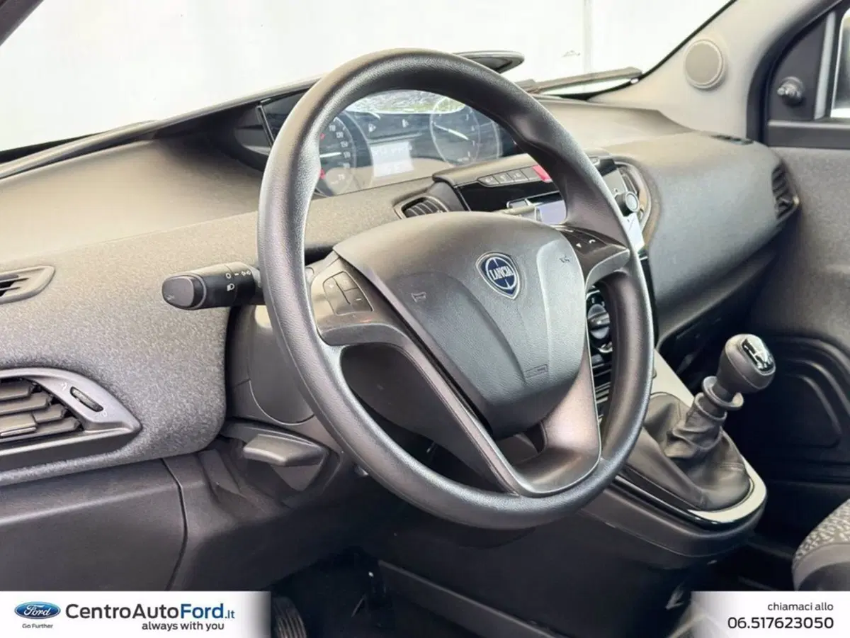 Lancia Ypsilon usata a Roma (18)
