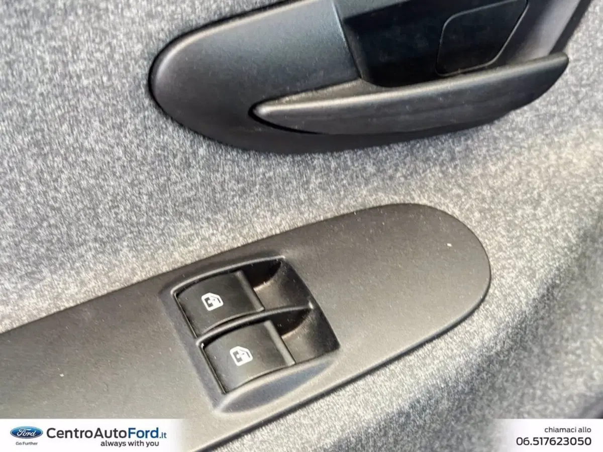 Lancia Ypsilon usata a Roma (19)
