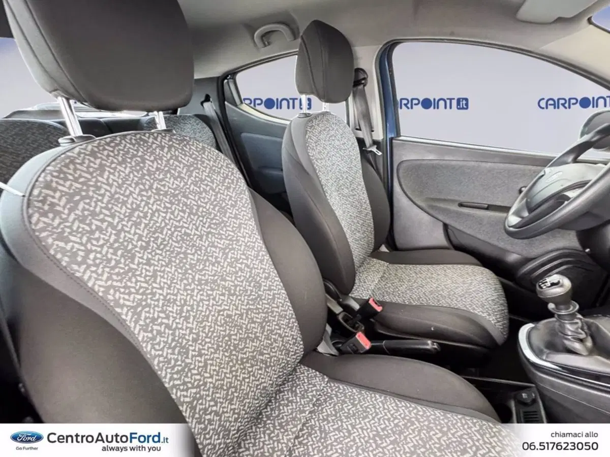 Lancia Ypsilon usata a Roma (7)