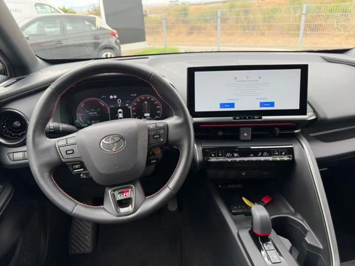 Toyota Toyota C-HR usata a Sassari (8)