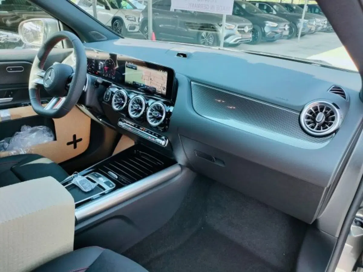 Mercedes-Benz GLA SUV nuova a Teramo (13)