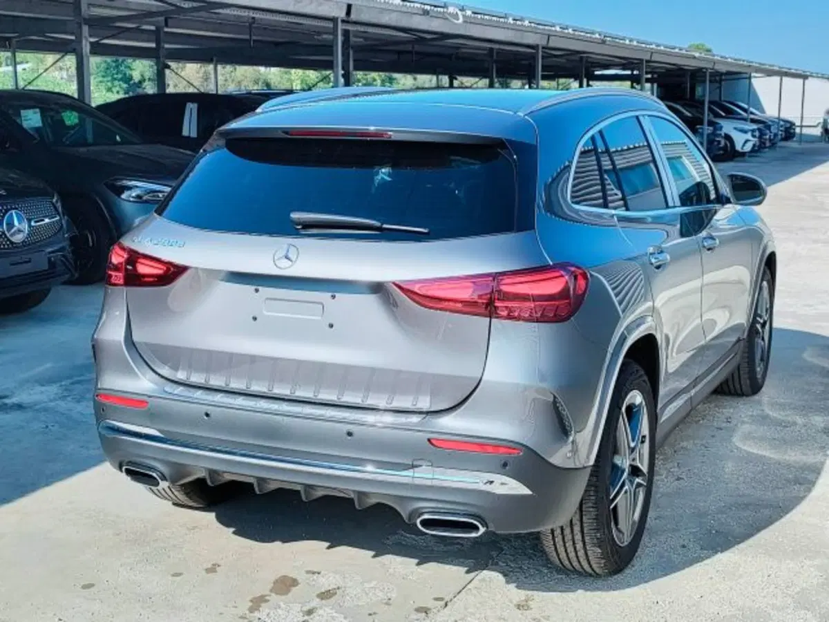 Mercedes-Benz GLA SUV nuova a Teramo (6)