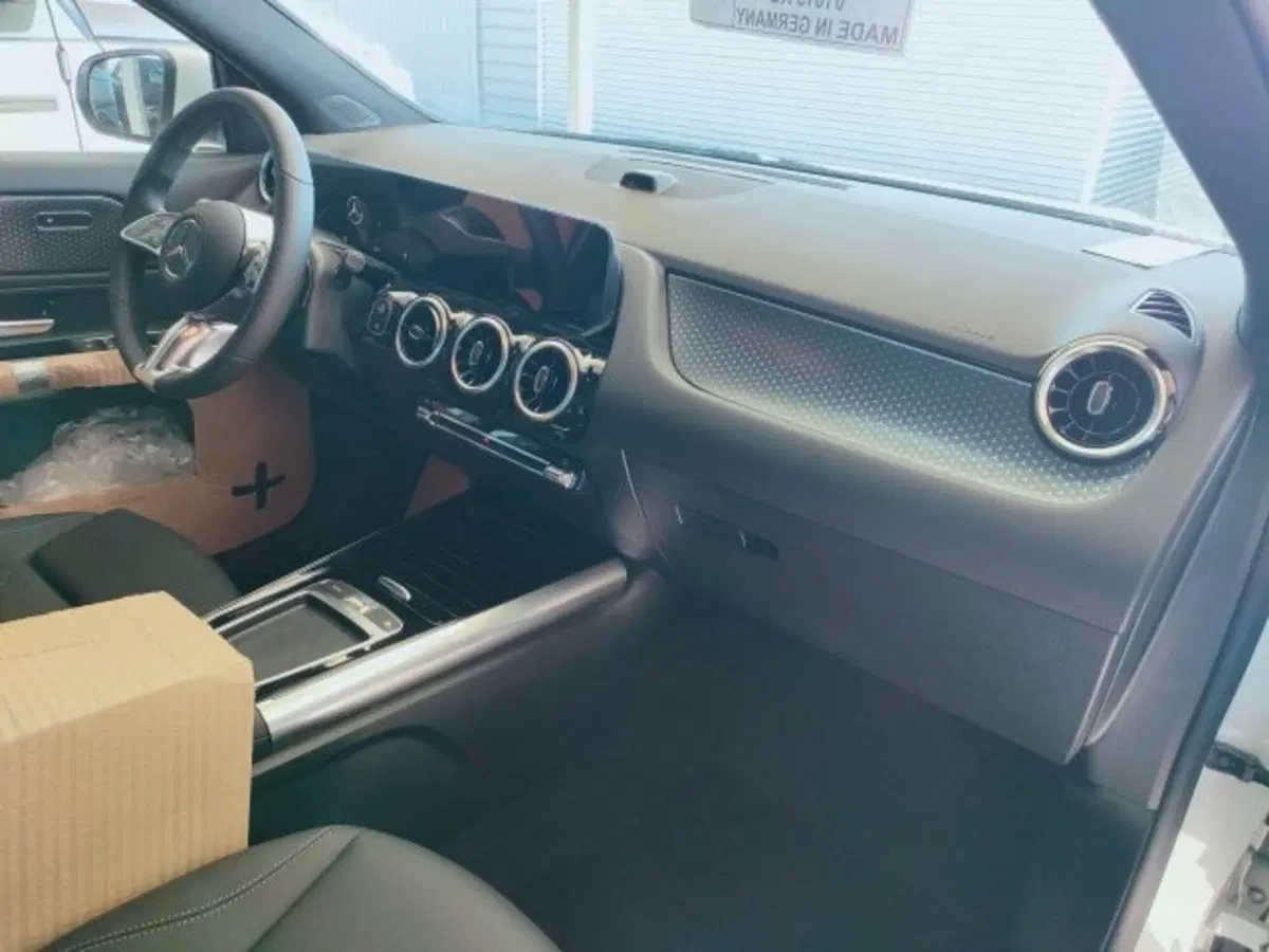 Mercedes-Benz GLA SUV nuova a Teramo (10)