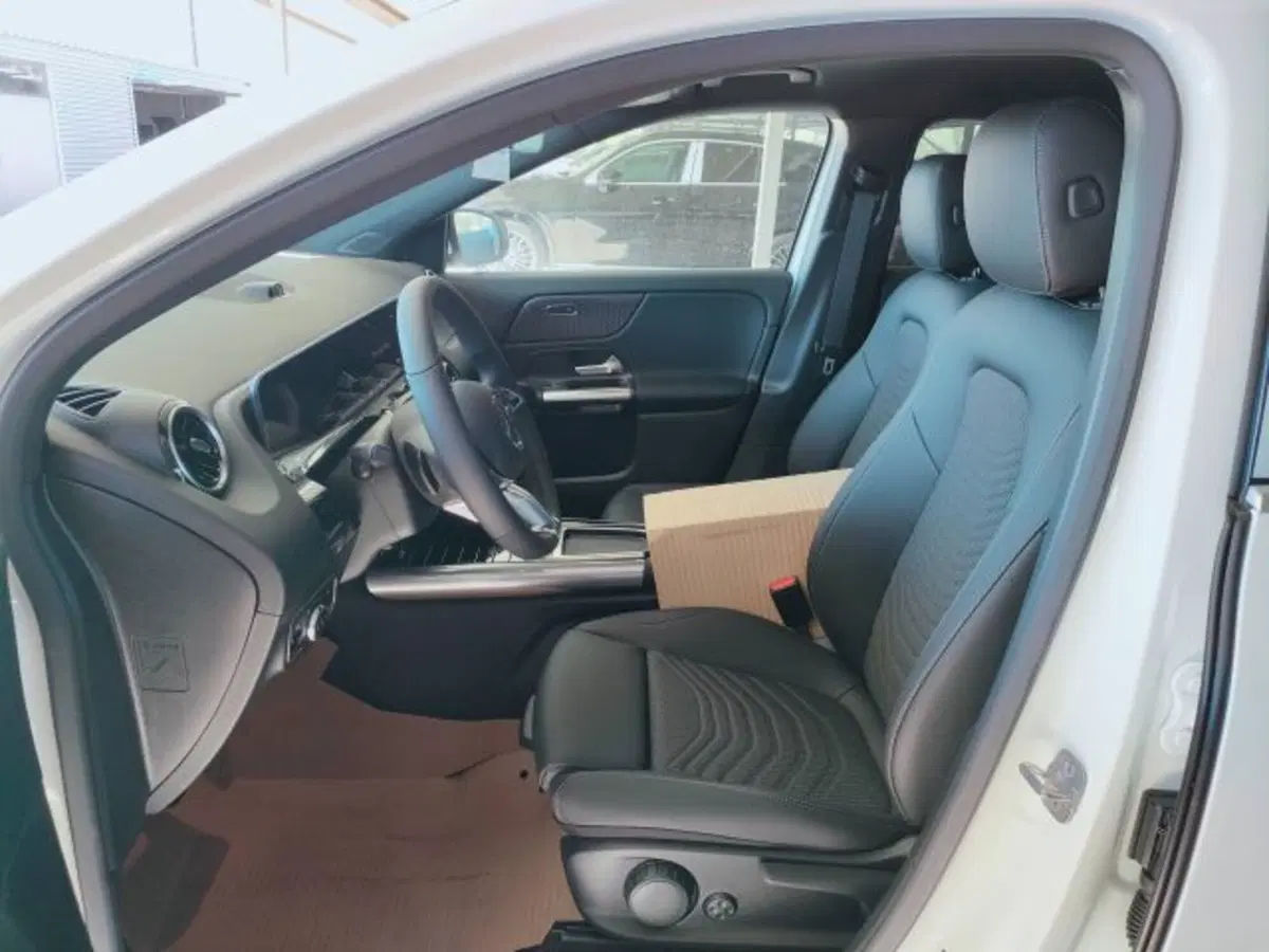 Mercedes-Benz GLA SUV nuova a Teramo (11)