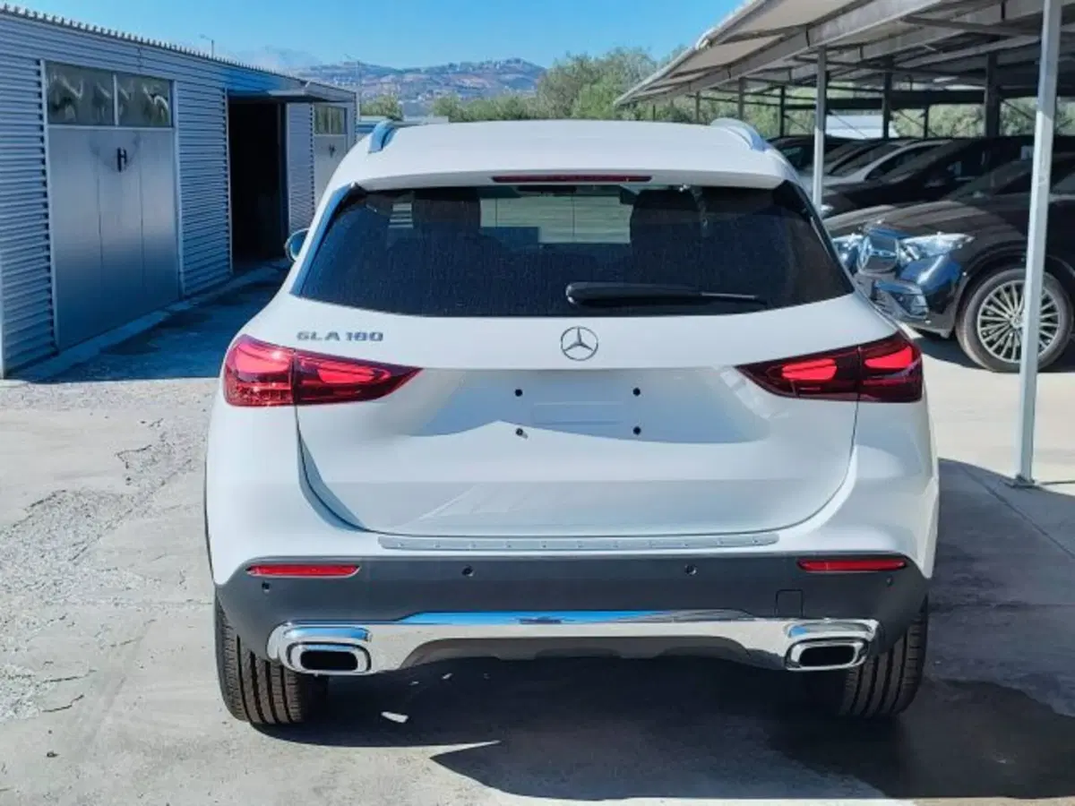 Mercedes-Benz GLA SUV nuova a Teramo (4)
