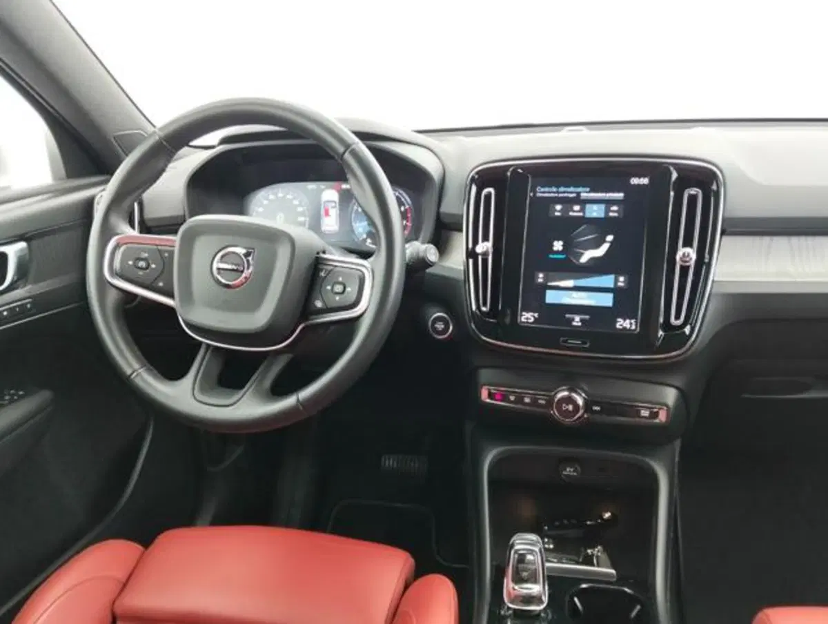 Volvo XC40 usata a Como (10)