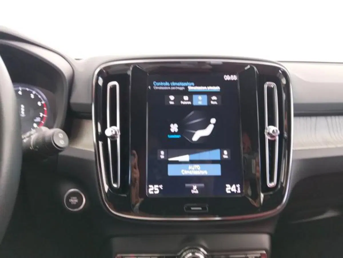 Volvo XC40 usata a Como (14)