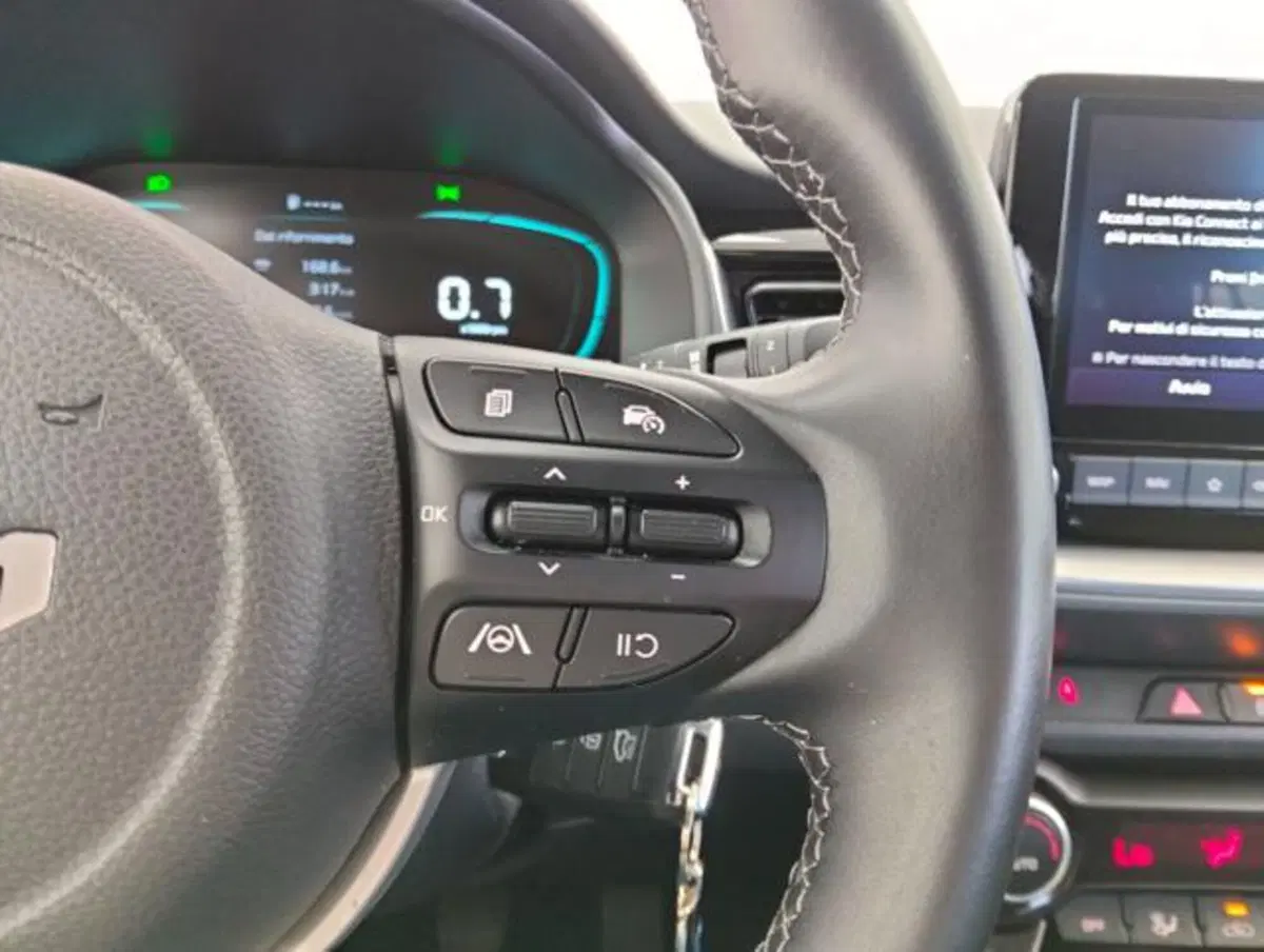 Kia Stonic usata a Como (11)