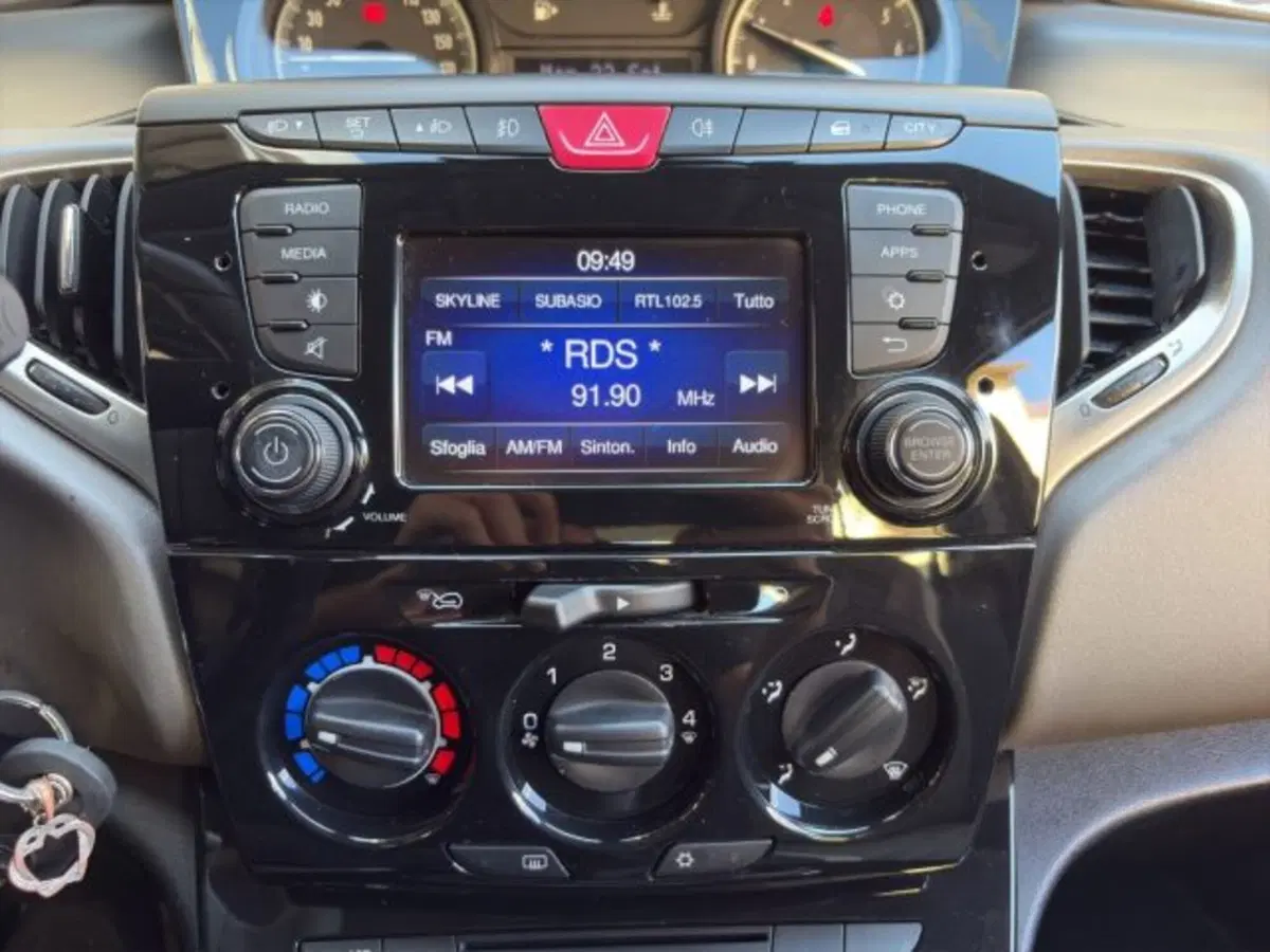 Lancia Ypsilon usata a Perugia (15)