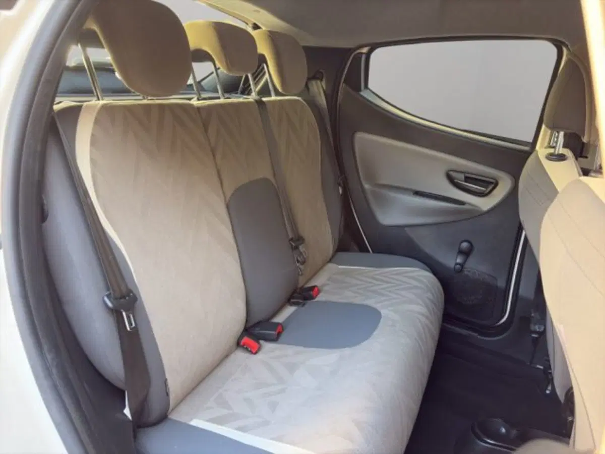 Lancia Ypsilon usata a Perugia (19)